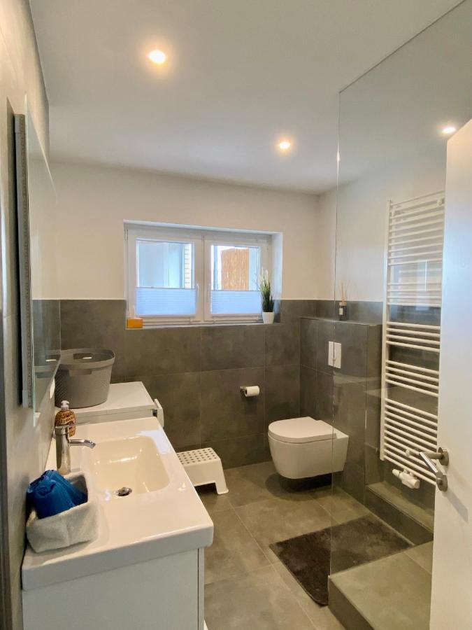 Traumhafte 115 Qm Ferienwohnung Am Steinhuder Meer, Ruhig, Komfortabel, Loggia, Parkplatz, Wifi Wunstorf Exteriör bild