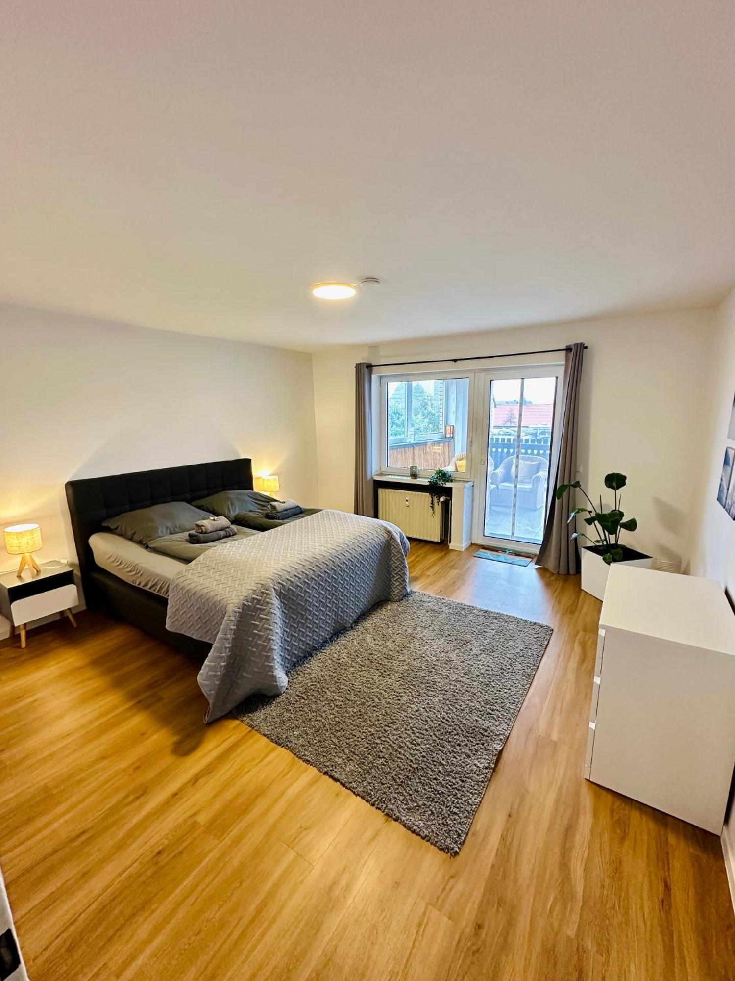 Traumhafte 115 Qm Ferienwohnung Am Steinhuder Meer, Ruhig, Komfortabel, Loggia, Parkplatz, Wifi Wunstorf Exteriör bild