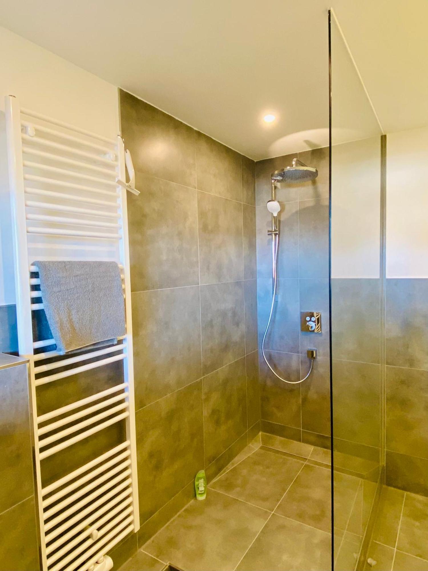 Traumhafte 115 Qm Ferienwohnung Am Steinhuder Meer, Ruhig, Komfortabel, Loggia, Parkplatz, Wifi Wunstorf Exteriör bild
